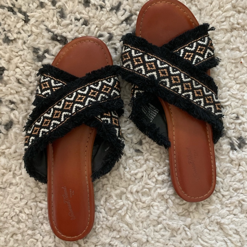 ✨Aztec Print Sandals✨